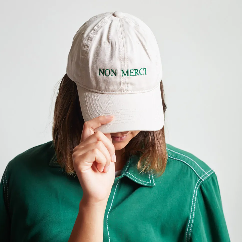 M05 Casquette unisexe brodée Non Merci - Écru<Women Caps | Caps