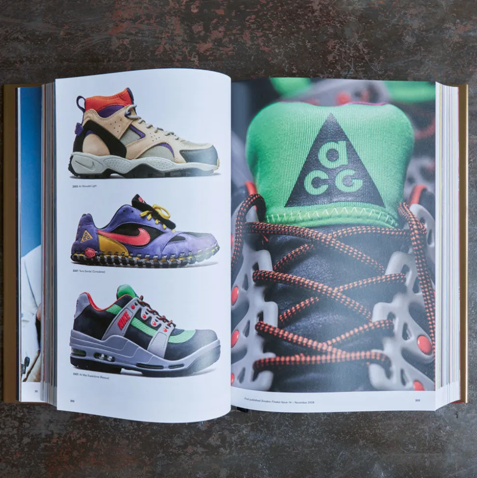 1305 TASCHEN Livre - Sneaker Freaker, The Ultimate Sneaker Book< Books